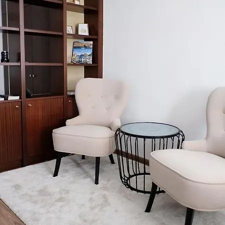 Apartment Newly Renovated In The Center Of *