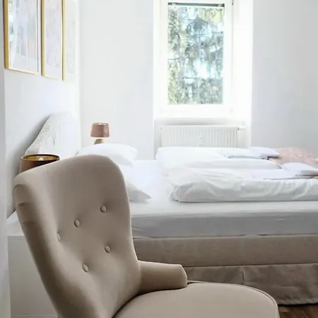 Newly Renovated In The Center Of Apartment